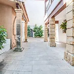 Belvilla By Oyo Casa En El Roc De Sant Gaiet